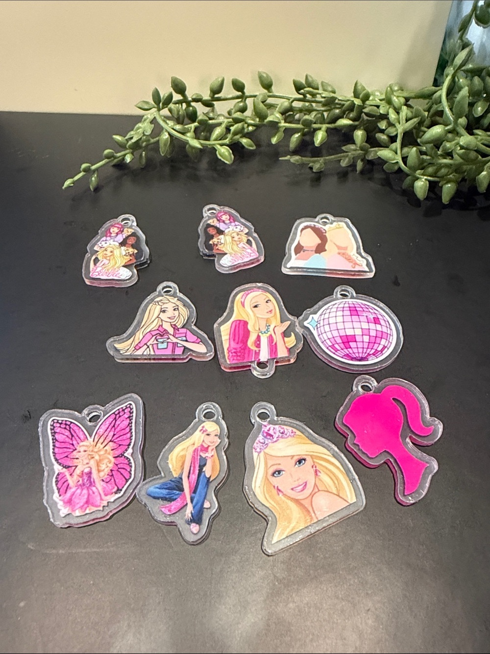 Barbie Pink & Gold Charm Set - Assorted Icon #1